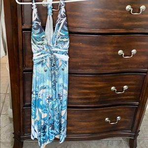 Beautiful strappy dress . Super flowy .